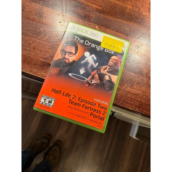 The Orange Box for Xbox 360 - No Manual Included